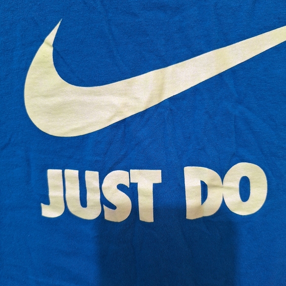 Nike Tshirt - Picture 2 of 4